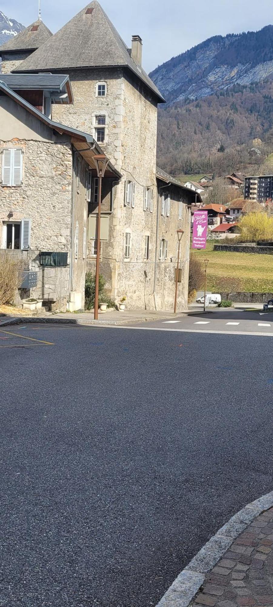 Maison De Sisi Ugine Exteriör bild